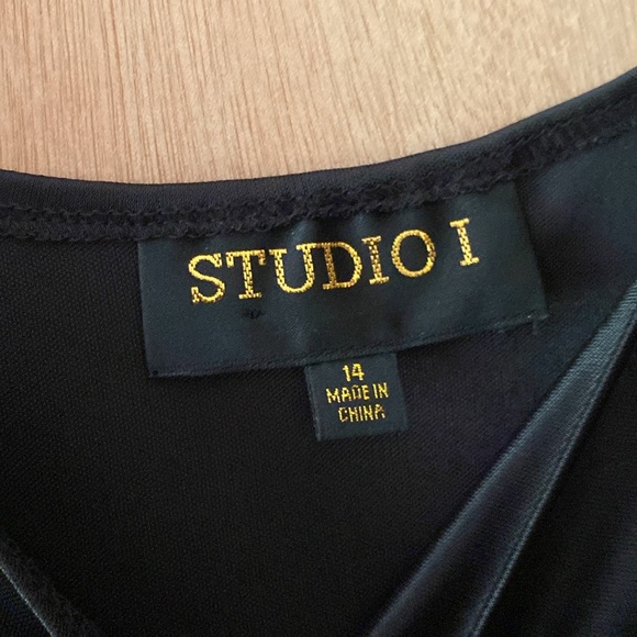 Sleeveless pull over black maxi gown - Picture 4 of 6